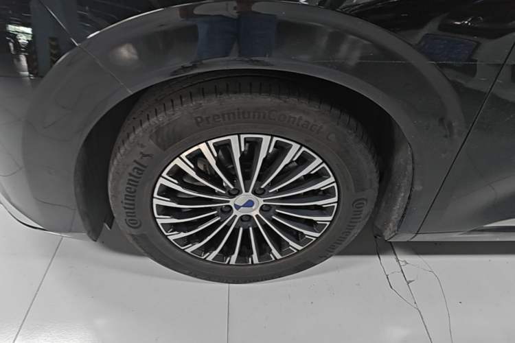 Used Denza D9 2024 DM-i 980 Four-Wheel Drive Flagship Model Left Front Wheel Hub