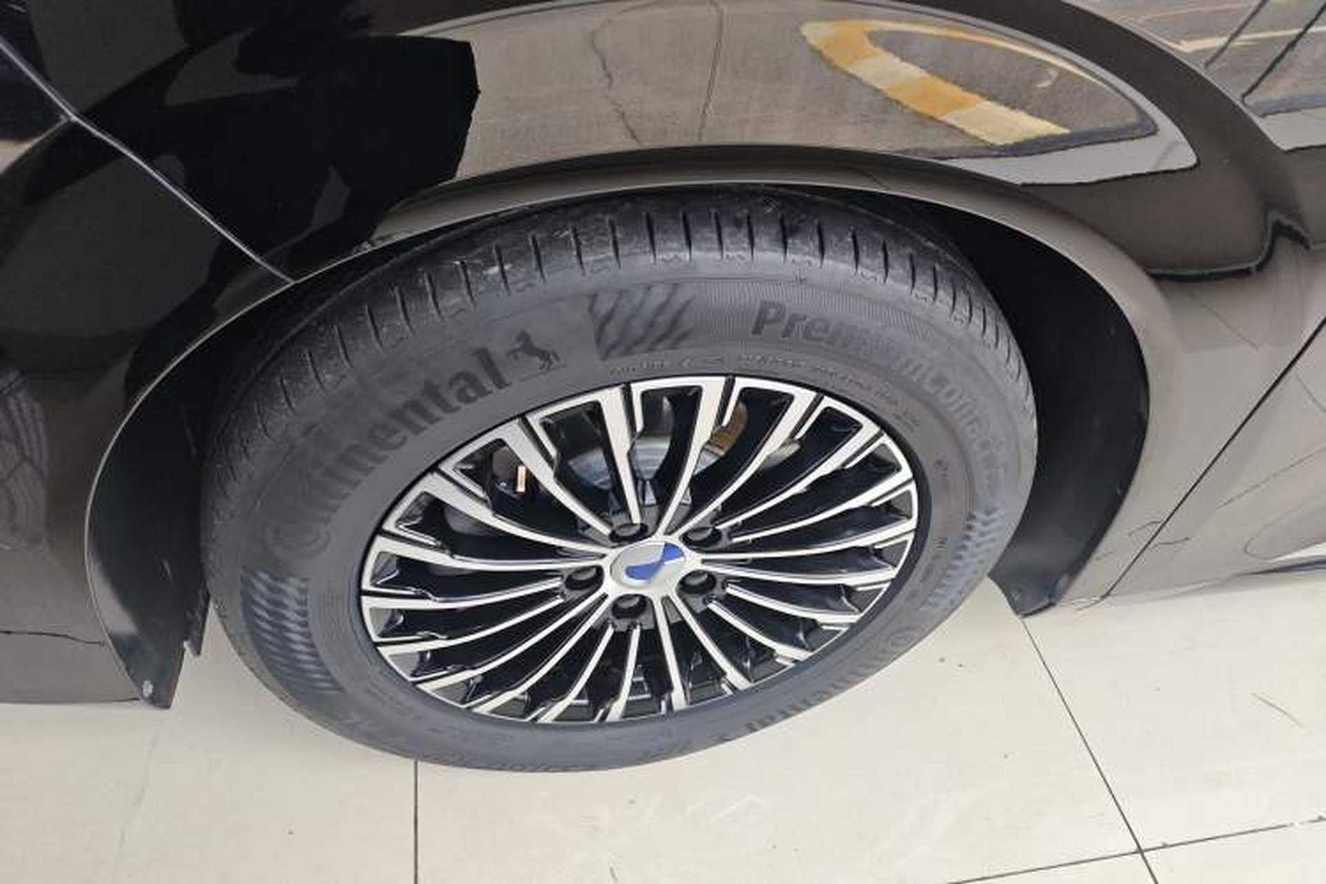 Used Denza D9 2024 DM-i 980 Four-Wheel Drive Flagship Model Left Front Wheel Hub