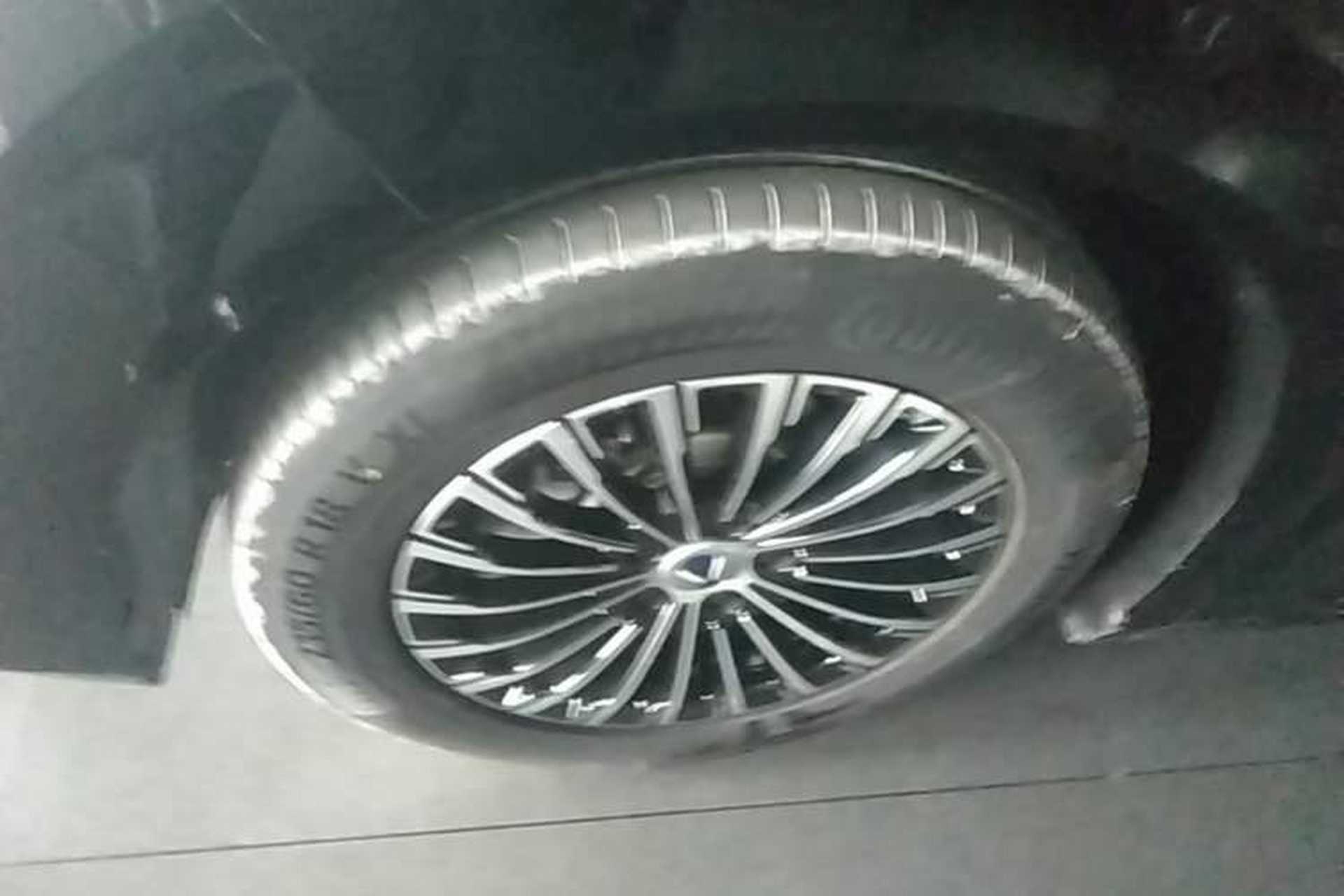 Used Denza D9 2024 DM-i 980 Four-Wheel Drive Prestige Model Left Front Wheel Hub