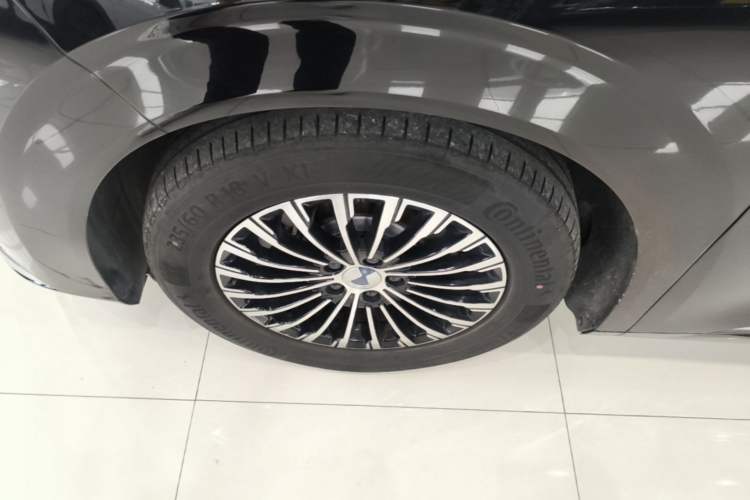 Used Denza D9 2024 DM-i 980 Four-Wheel Drive Prestige Model Left Front Wheel Hub