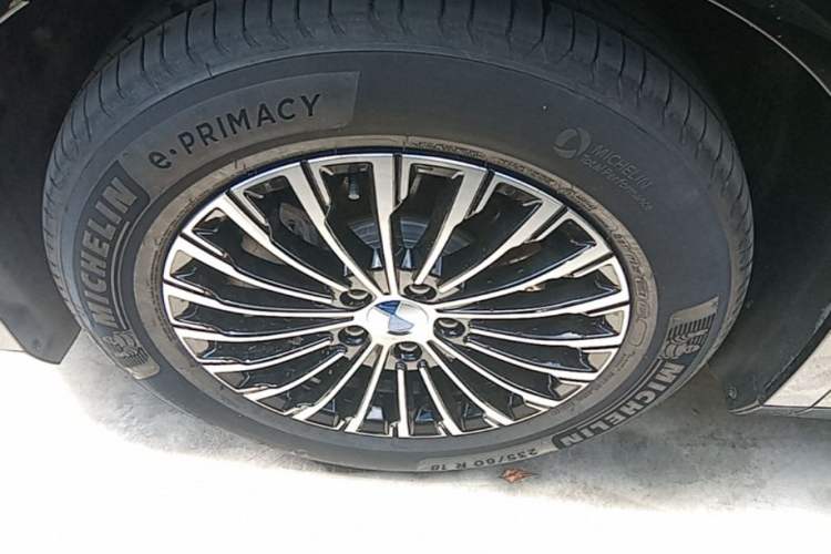 Used Denza D9 2024 DM-i 980 Four-Wheel Drive Flagship Model Left Front Wheel Hub