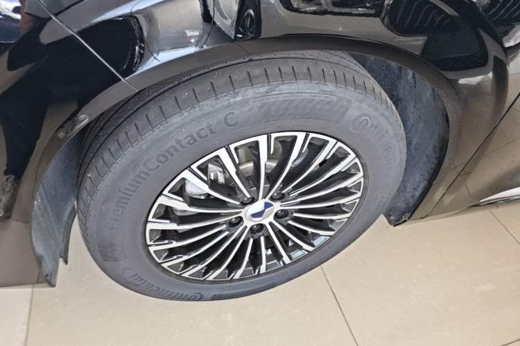 Used Denza D9 2024 DM-i 980 Four-Wheel Drive Flagship Model Left Front Wheel Hub