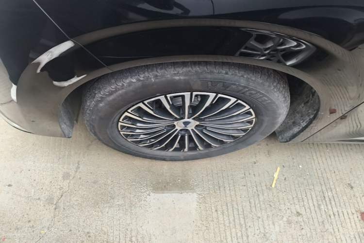 Used Denza D9 2024 DM-i 1050 Luxury Model Left Front Wheel Hub