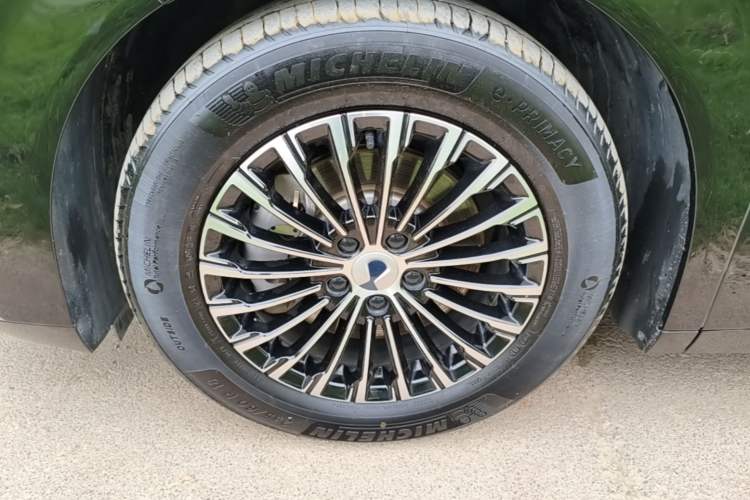 Used Denza D9 2024 DM-i 980 Four-Wheel Drive Prestige Model Left Front Wheel Hub