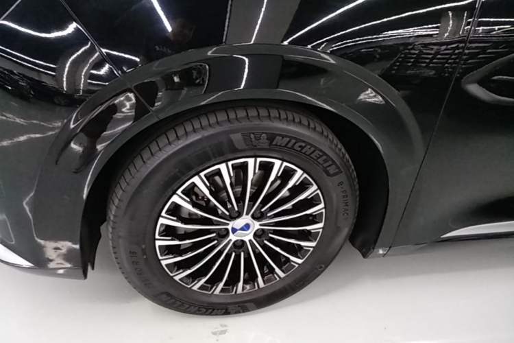 Used Denza D9 2024 DM-i 980 Four-Wheel Drive Flagship Model Left Front Wheel Hub