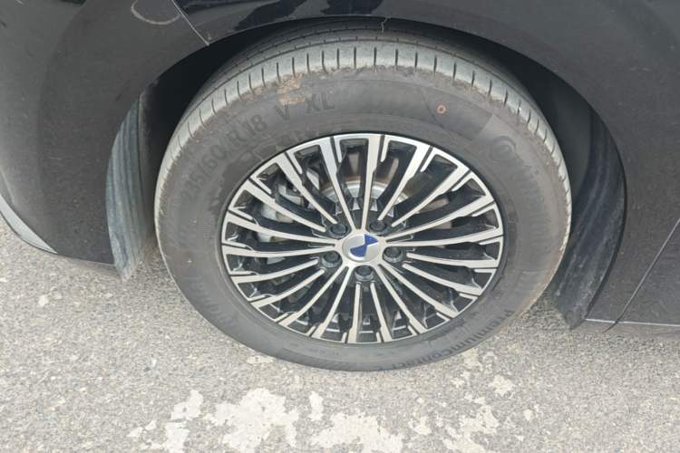 Used Denza D9 2024 DM-i 980 Four-Wheel Drive Prestige Model Left Front Wheel Hub
