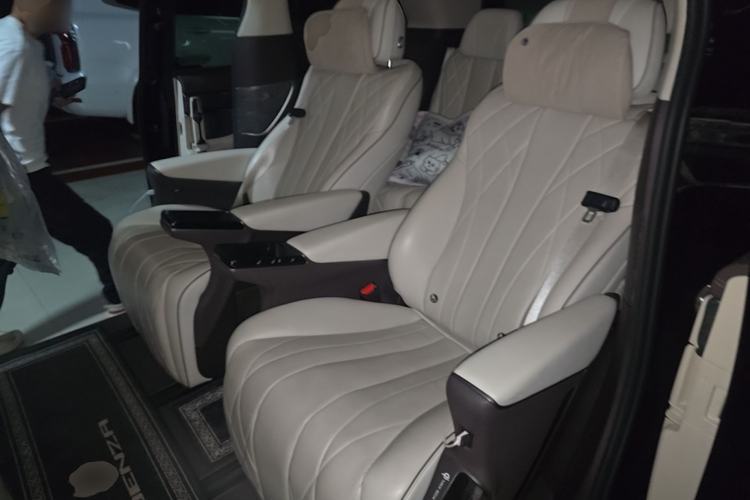 Used Denza D9 2024 DM-i 980 Four-Wheel Drive Prestige Model Left Rear Seat