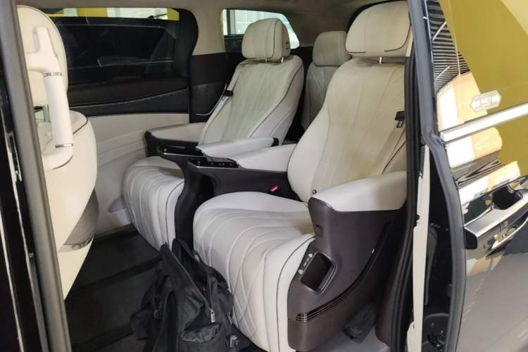 Used Denza D9 2024 DM-i 1050 Luxury Model Left Rear Seat