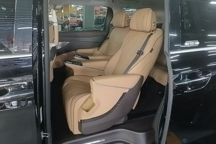 Used Denza D9 2024 DM-i 980 Four-Wheel Drive Prestige Model Left Rear Seat
