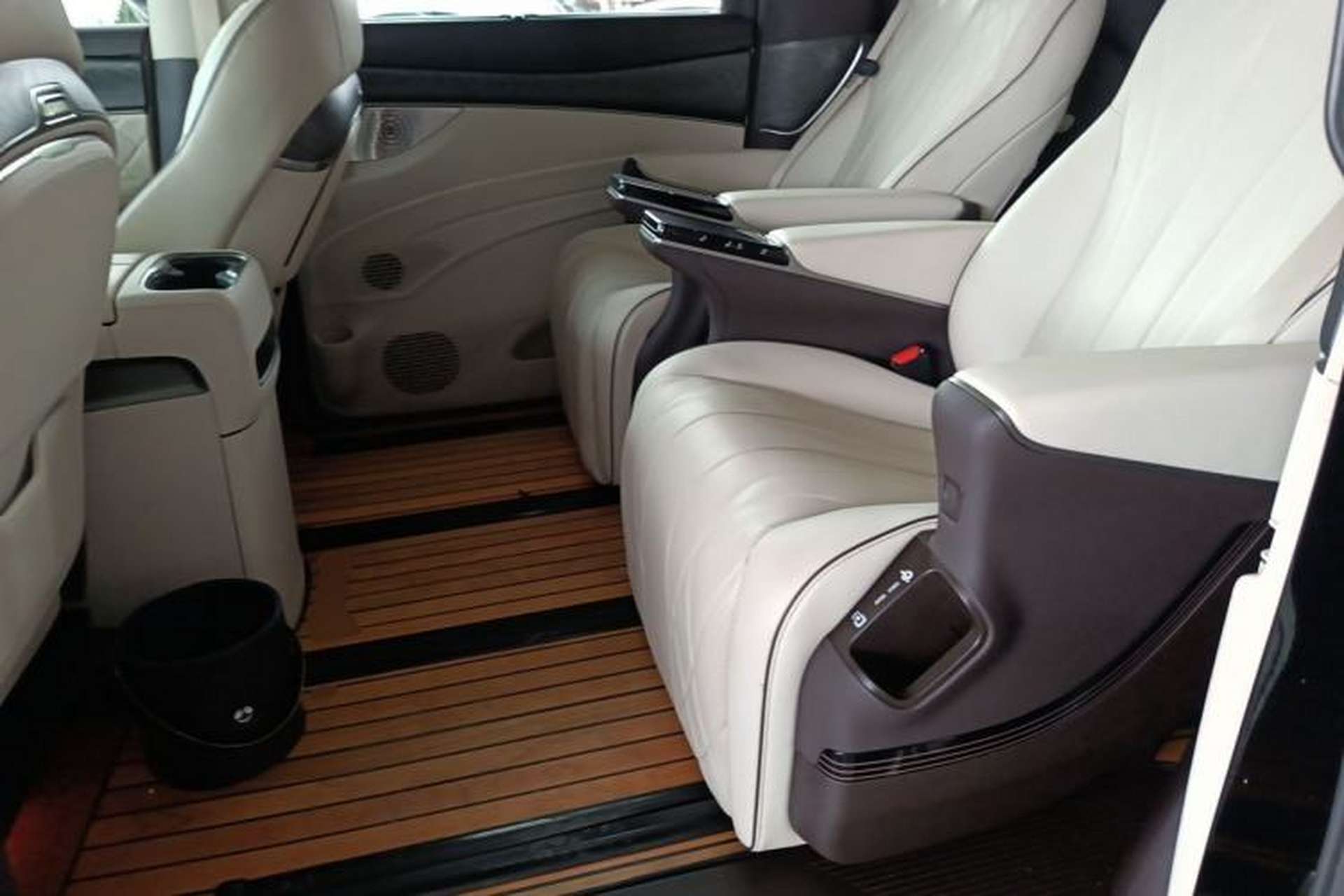 Used Denza D9 2024 DM-i 970 Luxury Model Left Rear Seat