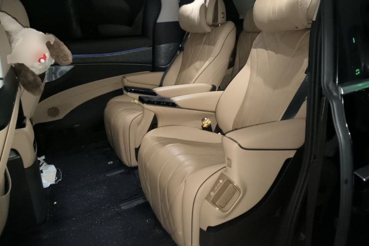Used Denza D9 2024 DM-i 980 Four-Wheel Drive Prestige Model Left Rear Seat
