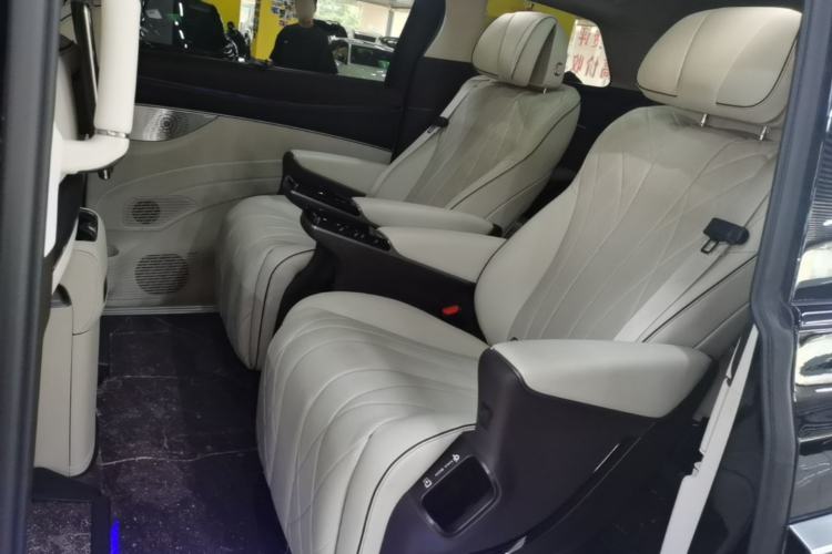 Used Denza D9 2024 DM-i 980 Four-Wheel Drive Prestige Model Left Rear Seat