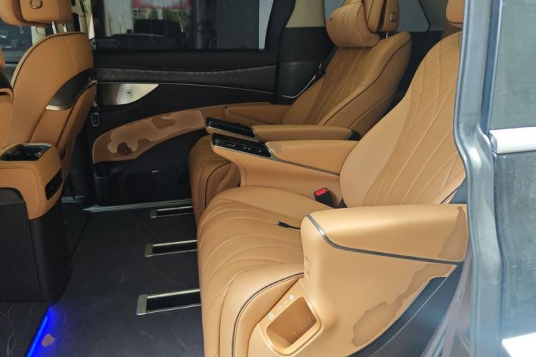 Used Denza D9 2024 DM-i 980 Four-Wheel Drive Prestige Model Left Rear Seat
