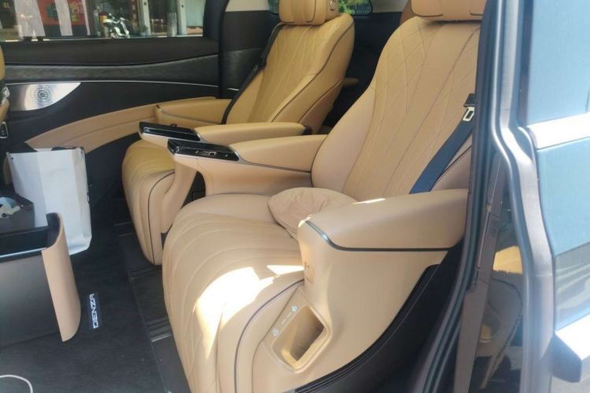 Used Denza D9 2024 DM-i 1050 Luxury Model Left Rear Seat