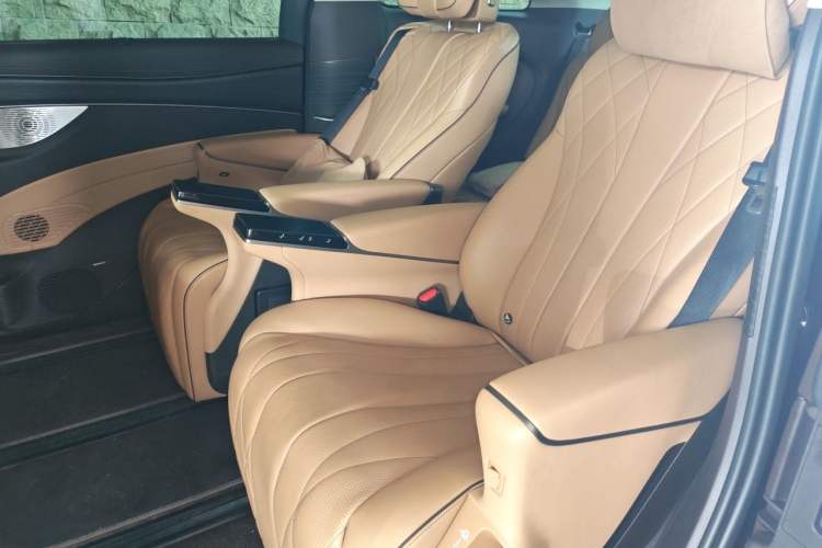 Used Denza D9 2024 DM-i 980 Four-Wheel Drive Flagship Model Left Rear Seat
