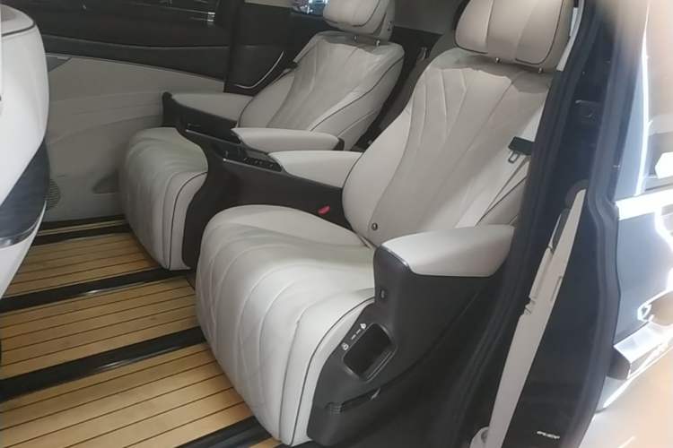 Used Denza D9 2024 DM-i 970 Luxury Model Left Rear Seat