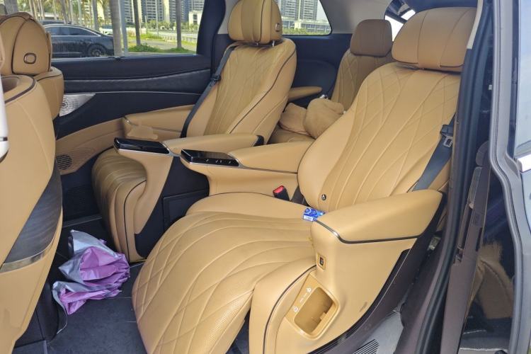 Used Denza D9 2024 DM-i 980 Four-Wheel Drive Prestige Model Left Rear Seat