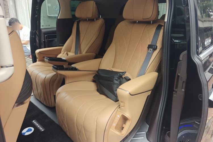Used Denza D9 2024 DM-i 980 Four-Wheel Drive Prestige Model Left Rear Seat