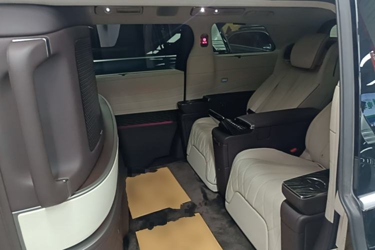 Used Denza D9 2024 PIONEER Four-Seat Pioneer Edition Left Rear Seat