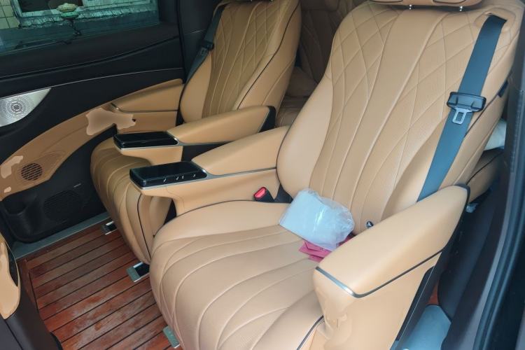 Used Denza D9 2024 DM-i 980 Four-Wheel Drive Prestige Model Left Rear Seat