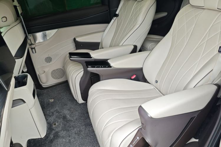 Used Denza D9 2024 DM-i 980 Four-Wheel Drive Flagship Model Left Rear Seat