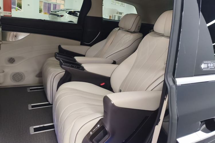Used Denza D9 2024 DM-i 980 Four-Wheel Drive Prestige Model Left Rear Seat