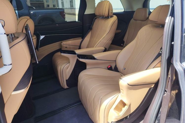 Used Denza D9 2024 DM-i 980 Four-Wheel Drive Flagship Model Left Rear Seat