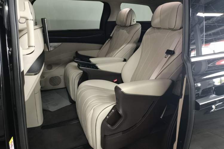 Used Denza D9 2024 DM-i 980 Four-Wheel Drive Prestige Model Left Rear Seat