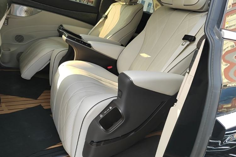 Used Denza D9 2024 DM-i 1050 Luxury Model Left Rear Seat