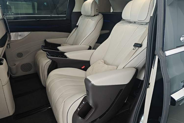 Used Denza D9 2024 DM-i 980 Four-Wheel Drive Flagship Model Left Rear Seat
