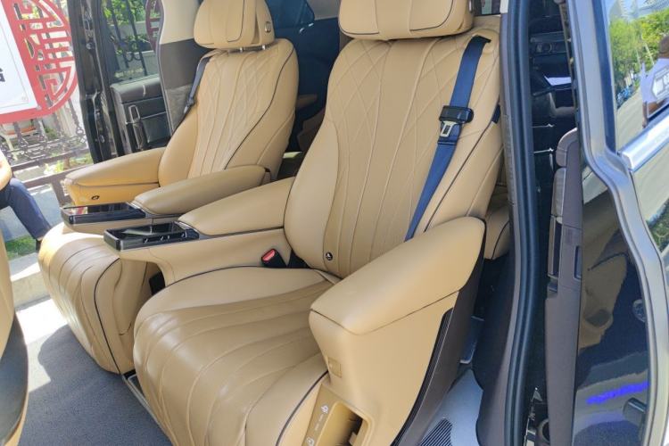 Used Denza D9 2024 DM-i 980 Four-Wheel Drive Prestige Model Left Rear Seat