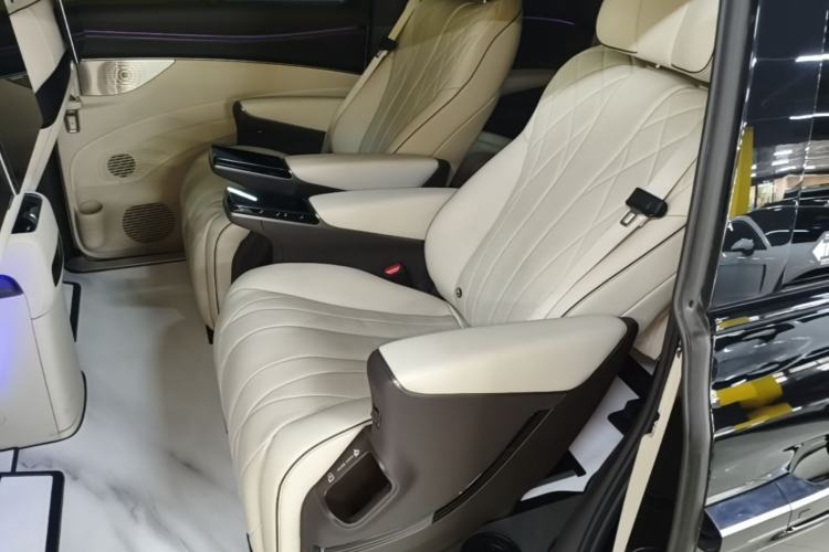 Used Denza D9 2024 DM-i 980 Four-Wheel Drive Flagship Model Left Rear Seat