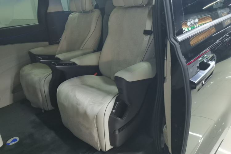 Used Denza D9 2024 DM-i 980 Four-Wheel Drive Prestige Model Left Rear Seat