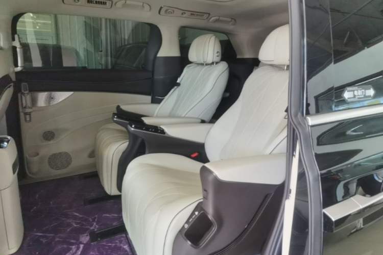 Used Denza D9 2024 DM-i 980 Four-Wheel Drive Prestige Model Left Rear Seat