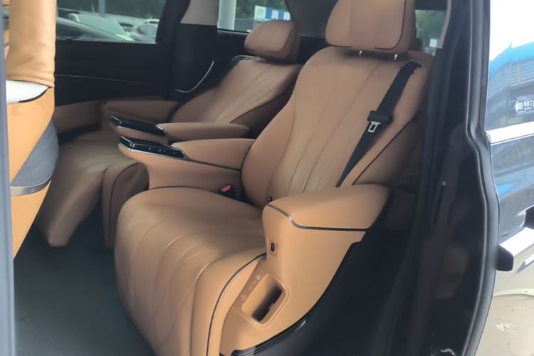 Used Denza D9 2024 DM-i 980 Four-Wheel Drive Prestige Model Left Rear Seat