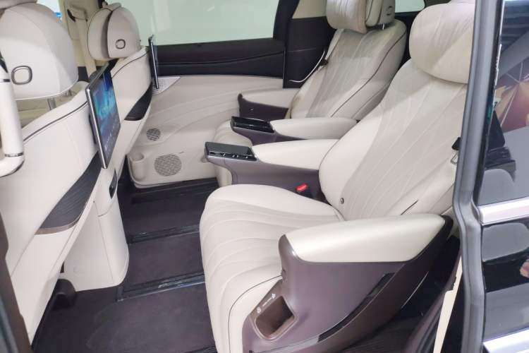 Used Denza D9 2024 DM-i 980 Four-Wheel Drive Flagship Model Left Rear Seat