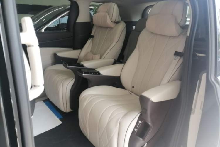 Used Denza D9 2024 DM-i 980 Four-Wheel Drive Prestige Model Left Rear Seat