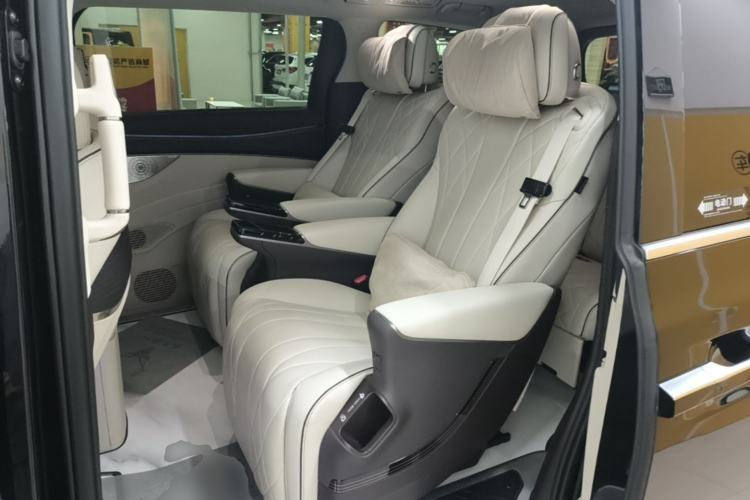 Used Denza D9 2024 DM-i 980 Four-Wheel Drive Prestige Model Left Rear Seat