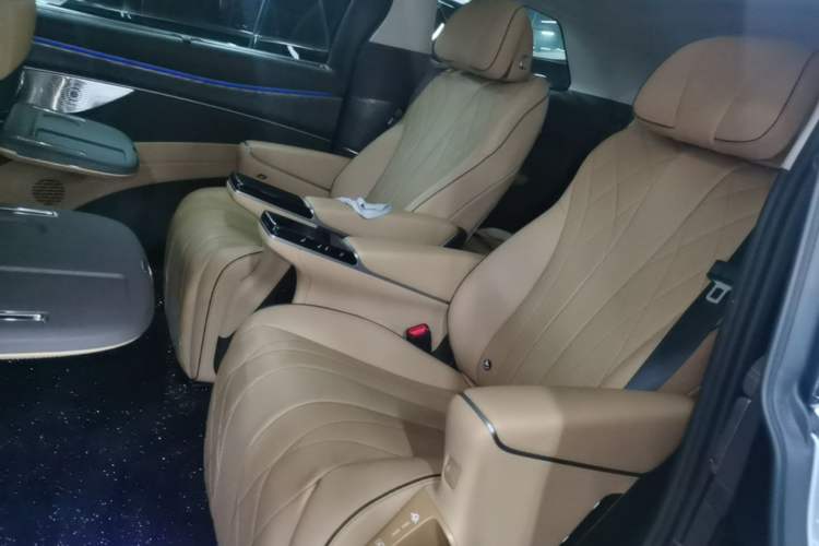Used Denza D9 2024 DM-i 980 Four-Wheel Drive Prestige Model Left Rear Seat