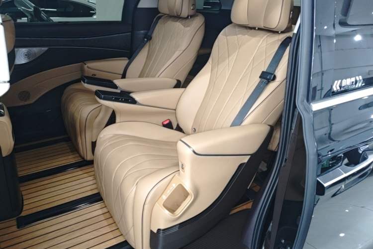 Used Denza D9 2024 DM-i 1050 Luxury Model Left Rear Seat