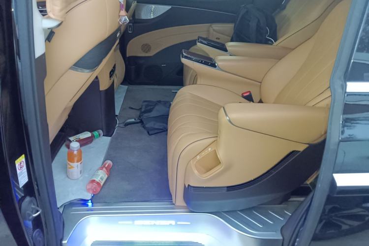 Used Denza D9 2024 DM-i 980 Four-Wheel Drive Prestige Model Left Rear Seat