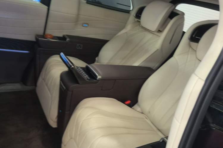 Used Denza D9 2024 PIONEER Four-Seat Pioneer Edition Left Rear Seat