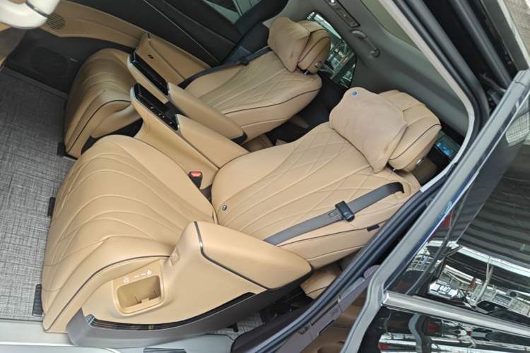 Used Denza D9 2024 DM-i 1050 Luxury Model Left Rear Seat