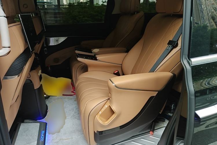 Used Denza D9 2024 DM-i 980 Four-Wheel Drive Prestige Model Left Rear Seat