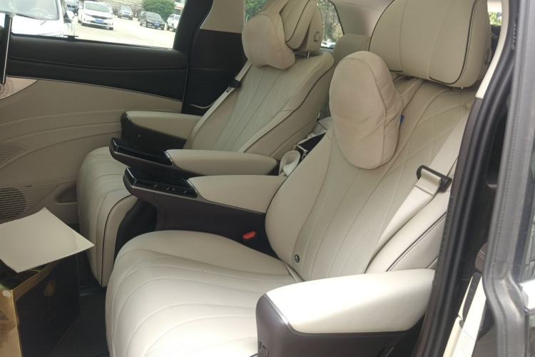 Used Denza D9 2024 DM-i 980 Four-Wheel Drive Prestige Model Left Rear Seat