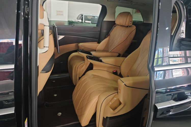 Used Denza D9 2024 DM-i 980 Four-Wheel Drive Prestige Model Left Rear Seat