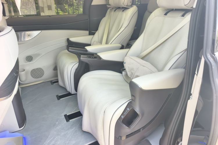Used Denza D9 2024 DM-i 980 Four-Wheel Drive Prestige Model Left Rear Seat