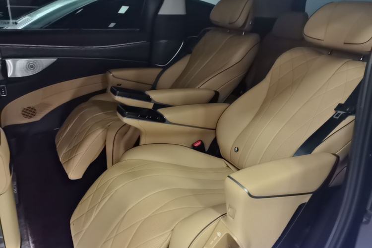 Used Denza D9 2024 DM-i 980 Four-Wheel Drive Prestige Model Left Rear Seat