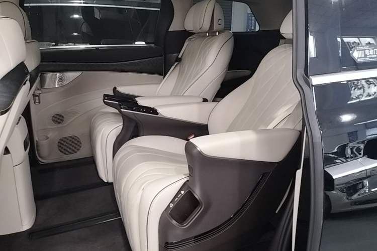Used Denza D9 2024 DM-i 1050 Luxury Model Left Rear Seat