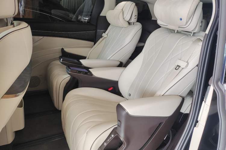 Used Denza D9 2024 DM-i 1050 Luxury Model Left Rear Seat